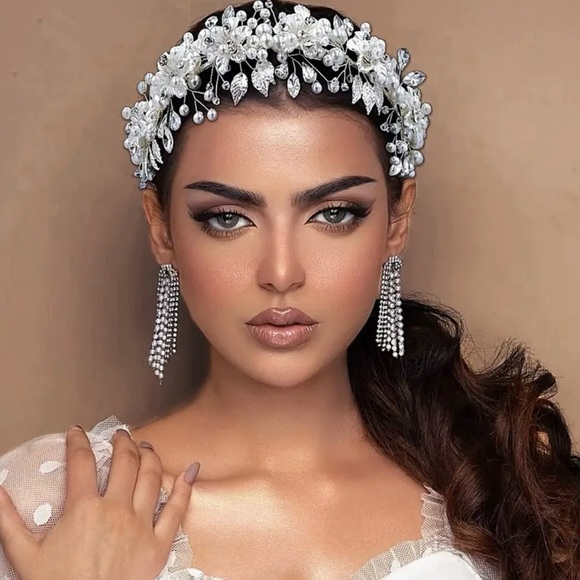 Brand New Elegant Silver Floral Bridal Headpiece main image 5